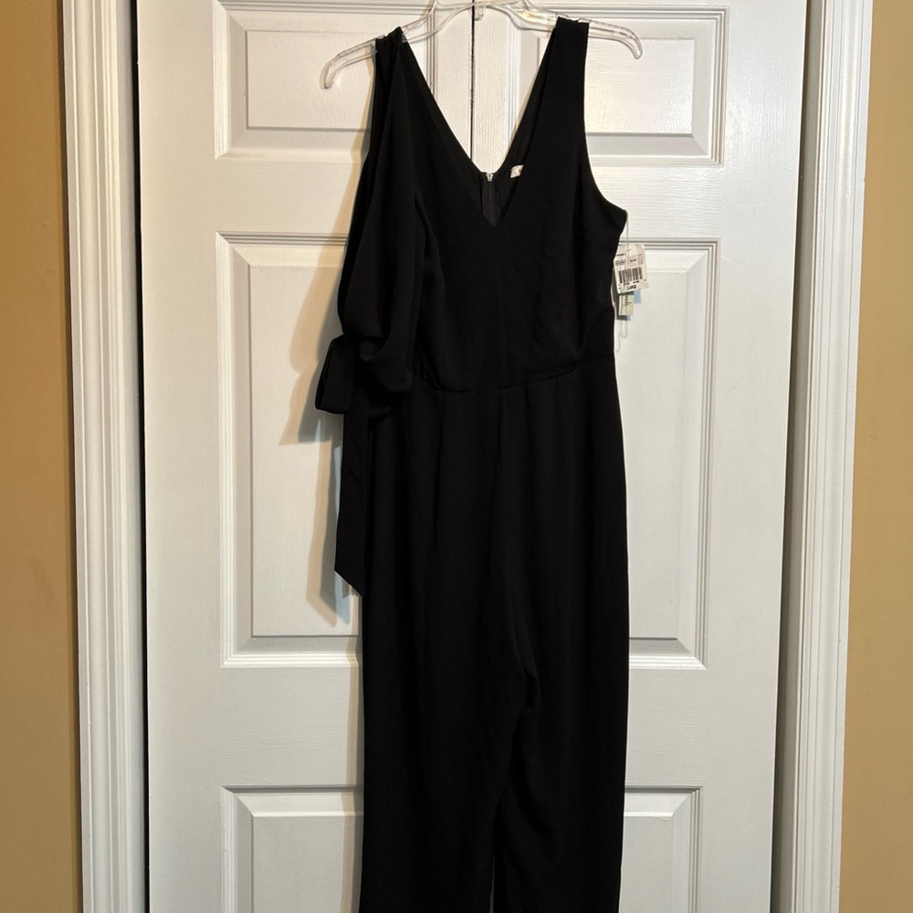 NWT Speechless Flowy One Shoulder Split Sleeve Jumpsuit Size L Large Black